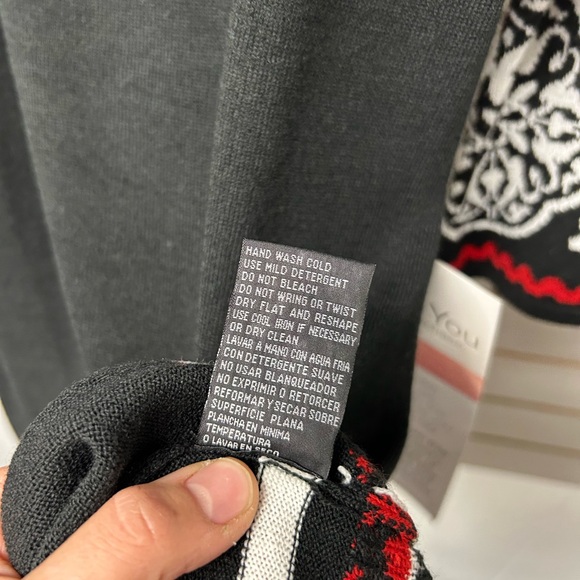 Elegant Black and Red Cowl Neck Dress - Picture 9 of 9